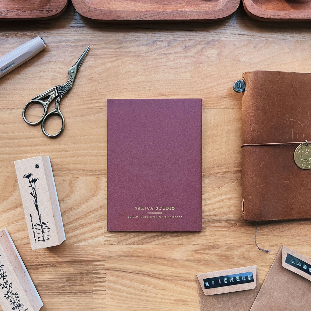 Sarica Studio Floral Notebook, passport TN size, back cover with the Sarica Studio logo