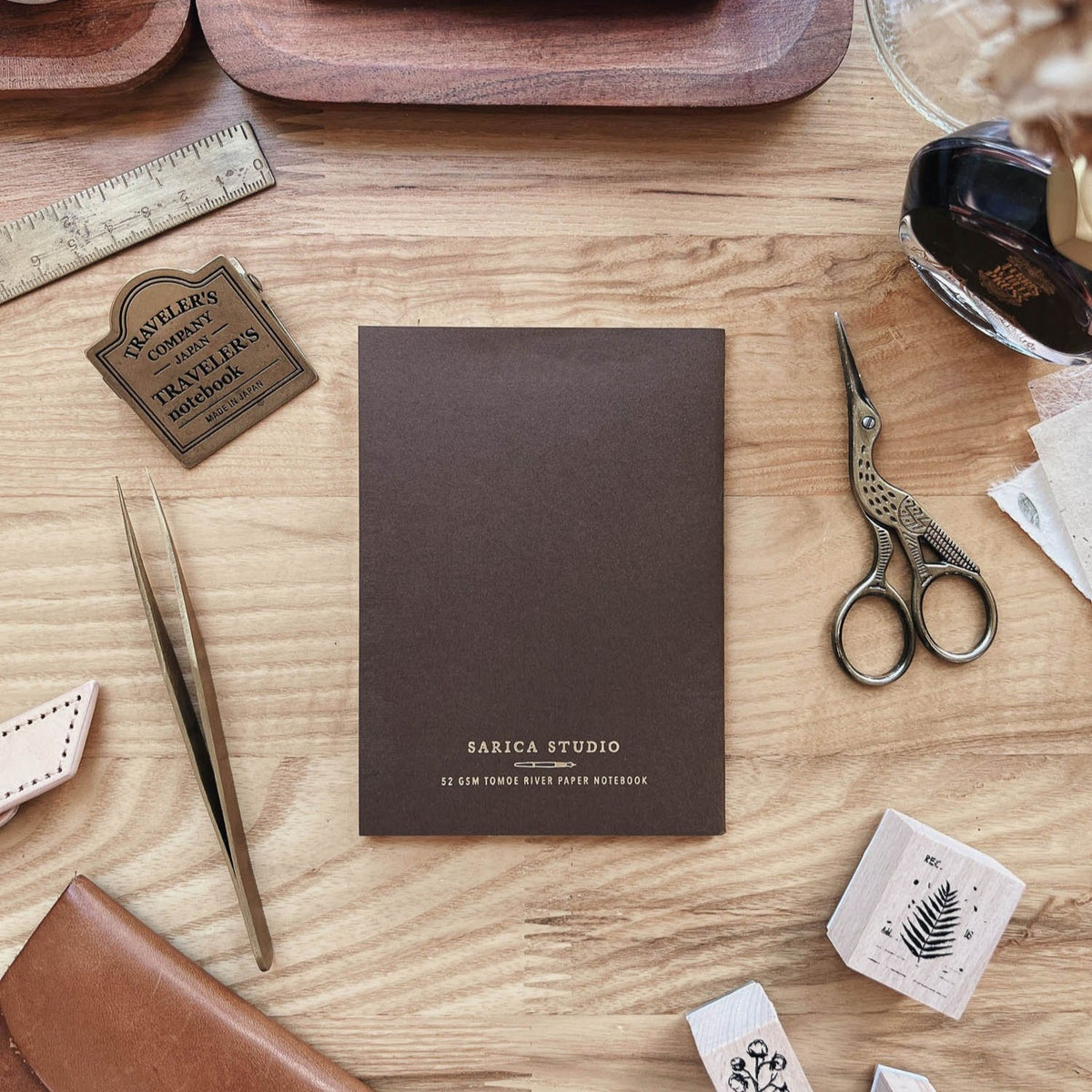 Sarica Studio Ginkgo Notebook, passport TN size, back cover with the Sarica Studio logo